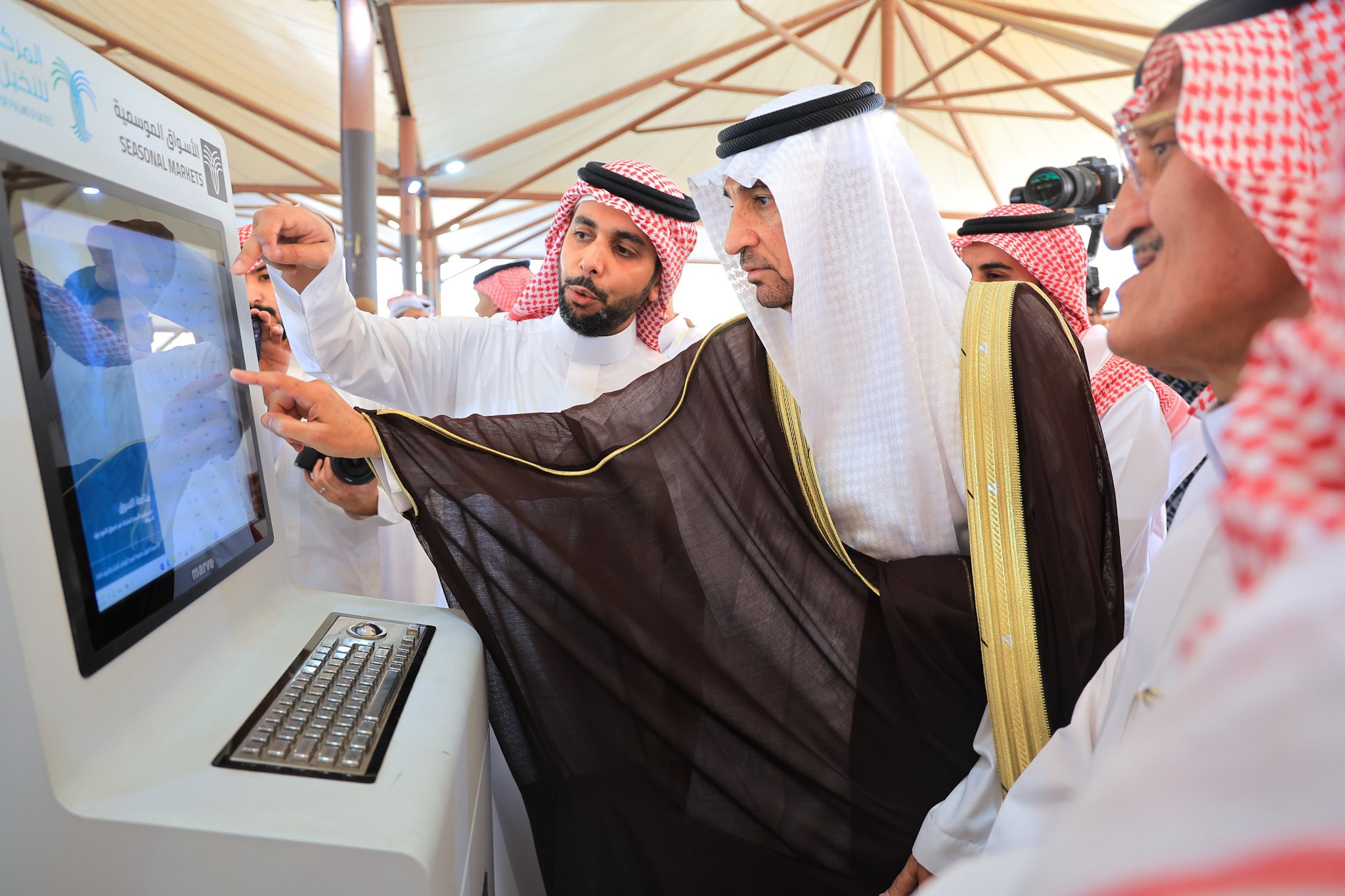 Al-Bukayriyah Governor Visits Al-Bukayriyah Date Market